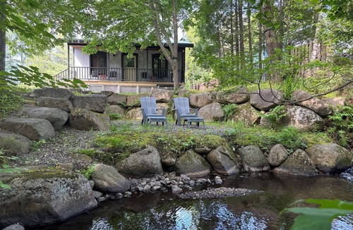Val Morin Cottage | Streamside Retreat on Petit Train du Nord at km 39 - Cedar Creek Cottage
