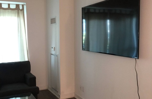 Mimico Condo | Stronger King Size Bed, 750 Mbps Unlimited Internet.Close to Downtown Toronto