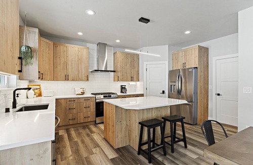 Mid-Hillside House | Strutz · Luxury Home minutes from Skiing with HOT TUB!