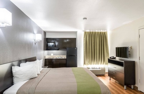 North Arlington Hotel | Studio 6 Arlington, TX