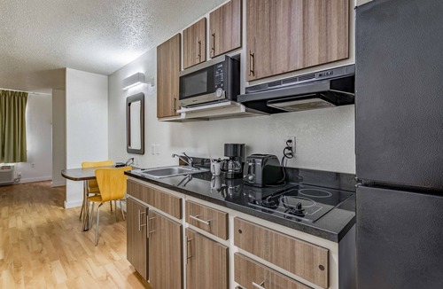 Northwest Dallas Hotel | Studio 6 Dallas, TX