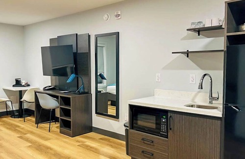 Rainy River District Hotel | Studio 6 – Fort Frances, On