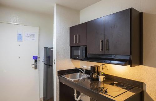 Fort Worth Hotel | Studio 6 Fort Worth, TX - Meacham