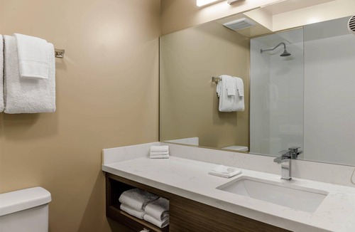 Hornepayne Hotel | Studio 6 Hornepayne, ON