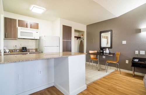 Plano Hotel | Studio 6 Plano, TX - Dallas - Plano Medical Center