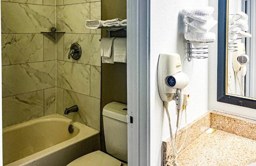 Dallas Hotel | Studio 6 Suites Dallas TX - Loop 12 West