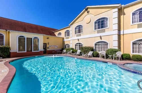 FM 1960 Hotel | Studio 6 Suites Houston, TX - Spring
