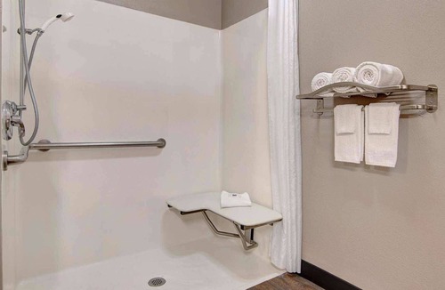 Waco Hotel | Studio 6 Waco, TX - Downtown - Baylor