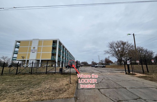 Wichita Apartment | Studio apartment in Wichita #2- Queen size bed - 3 minutes to WSU