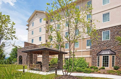 Oak Ridge Apartment | Studio | Free Breakfast. Indoor Pool & Gym.