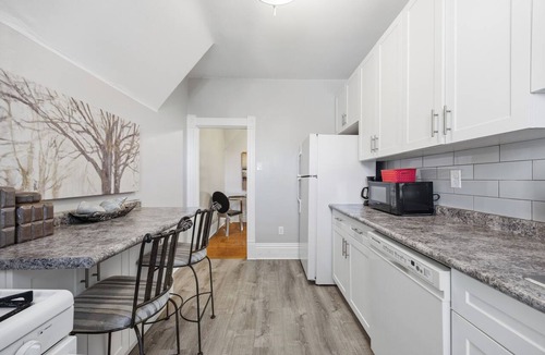 Sarnia Apartment | Studio on Vidal - Walking distance to downtown!