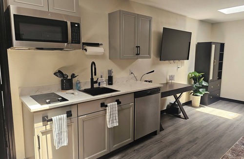 Midland Apartment | Studio style Private Guesthouse-Wall St/Andrews Hwy