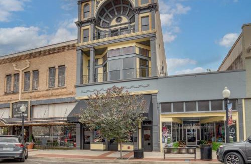 Marshall Apartment | Studio w/Private Balcony in Downtown Marshall!