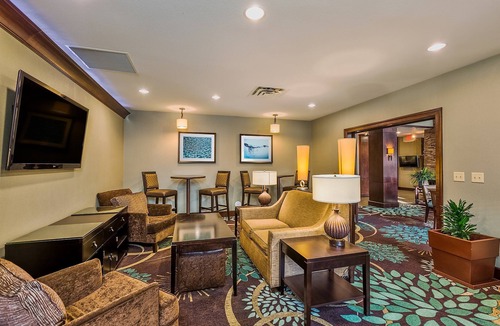 Bismarck Apartment | Studio with a Walk-In Closet Near Downtown | Free Daily Breakfast + Indoor Pool