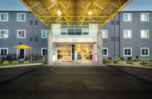 St. Robert Hotel | Studio Z, an Ascend Collection Hotel