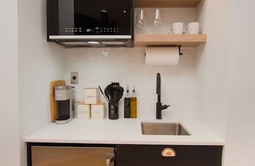 Plateau Mont Royal Apartment | Studio5/Plateau/St-Denis/Terraces/SelfCheck-In/AC