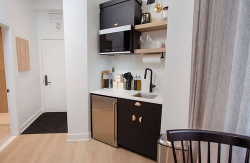 Plateau Mont Royal Apartment | Studio5/Plateau/St-Denis/Terraces/SelfCheck-In/AC