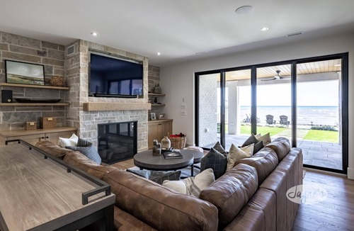 Thornbury House | Stunning 4 bed 5 bath home on Georgian Bay in Thornbury