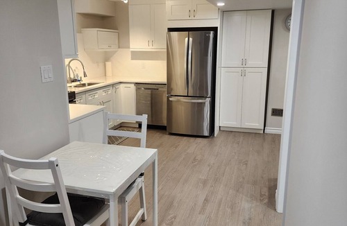 Barrie House | Stunning Basement Apartment