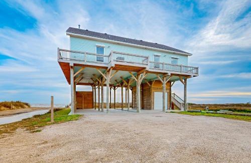 Gilchrist House | Stunning | Beachfront | Cargo Lift | Sleeps 14