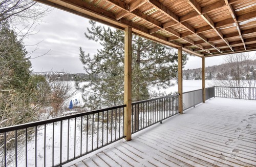 Saint-Faustin-Lac-Carre Condo | Stunning Lakefront Home on Lac Carré