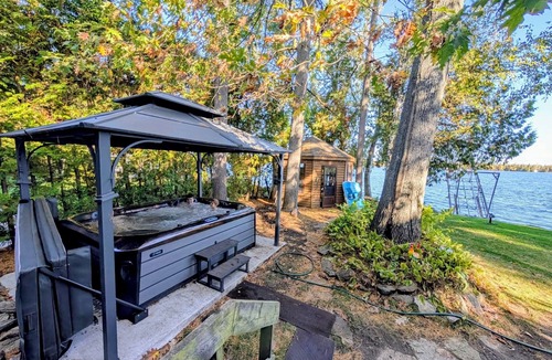 Dunsford Cottage | Stunning Lakehouse with all the luxuries of home