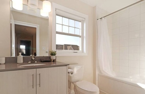 Peterborough House | Stunning Luxury Home | Sleeps 8, Premium location