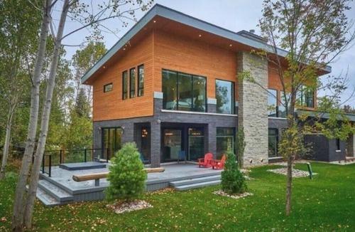 The Blue Mountains Ski Chalet | Stunning modern chalet minutes from Blue Mntn Resort and Lake