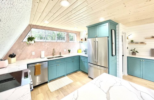 Pottsboro Cabin | Stunning remodeled modern Aframe 1 mile to Lake Texoma and Highport Marina