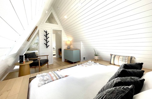 Pottsboro Cabin | Stunning remodeled modern Aframe 1 mile to Lake Texoma and Highport Marina