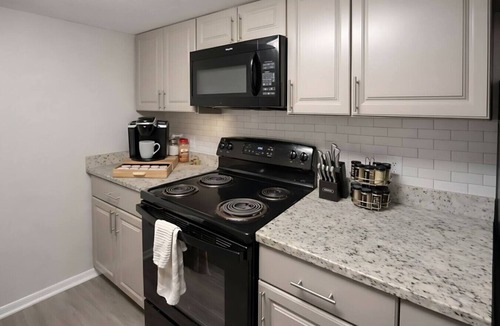 Sherman Apartment | Stunning Stylish 3BR Townhome w/Pool @ A+Location