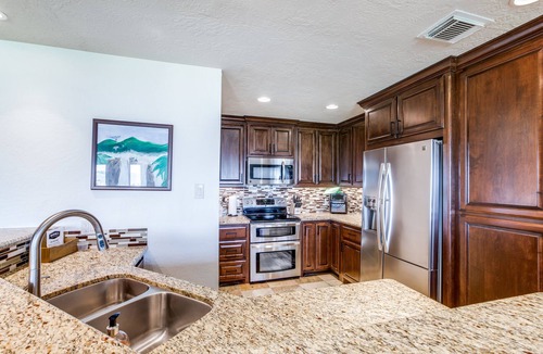 Montgomery House | Stunning waterfront location w/views & lakeside deck; weekly discounts!