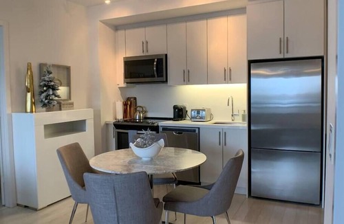 Innisfil Apartment | StunningStayz Luxury 2 King Beds Friday Harbour Resort Lake Simcoe GOLF & BOAT