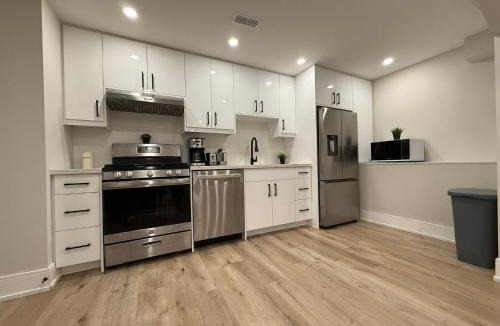 Beaconsfield Village Apartment | Stylish 1BR in Queen West