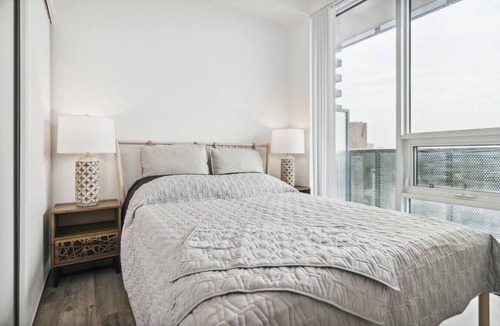 Downtown Toronto Apartment | Stylish 2BR/2Bath Condo at Waterfront with Parking