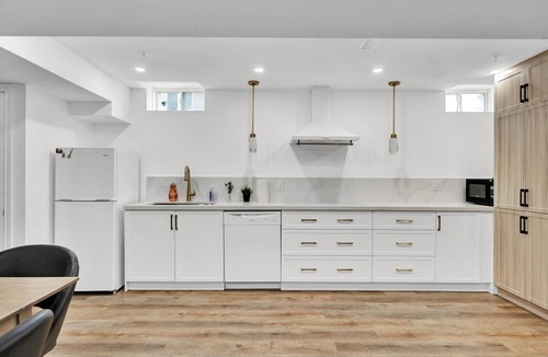 Markham House | Stylish 2BR Suite in Markham