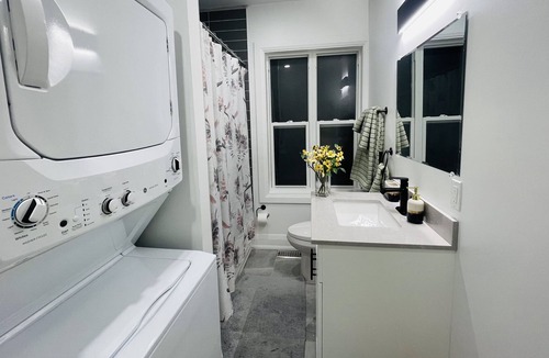Hamilton Apartment | Stylish 3 BD/2BA in a quiet neighborhood