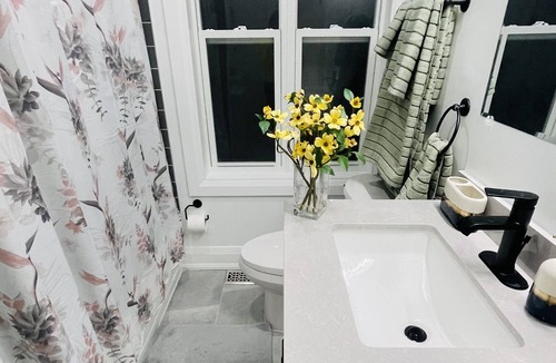 Hamilton Apartment | Stylish 3 BD/2BA in a quiet neighborhood