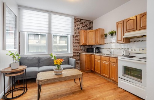 Shaughnessy Village Apartment | Stylish 3BR downtown Montreal