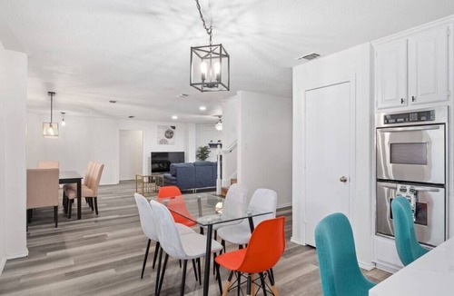 Allen House | Stylish 5BR 3BA Home w/Pool Perfect for 16ppl