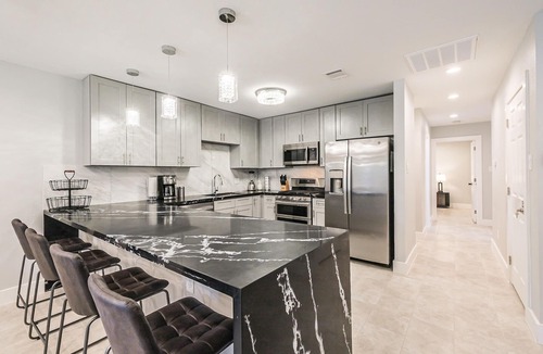 Spring Branch East House | Stylish and cozy~ springbranch.