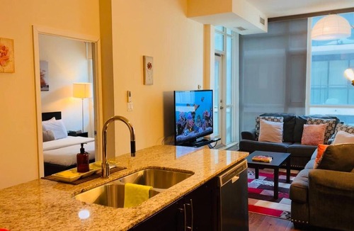 Downtown Mississauga Condo | Stylish Cozy 1bedroom Condo in Square one Centre