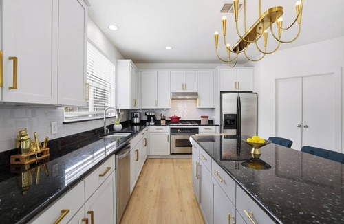 Knox - Henderson House | Stylish Dallas Getaway Minutes from Top Attractions