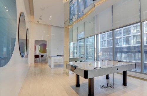Garden District Apartment | Stylish Downtown Toronto Condo Near Eaton Centre
