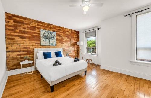 Parkdale House | Stylish Home sleeps 8 MAJOR INTERNATIONAL SPORTING EVENT BMO Field CN tower Lake