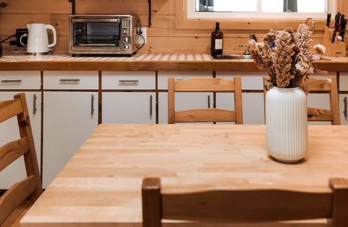 Golden Valley Cottage | Stylish Lakefront Cottage Retreat in Parry Sound
