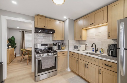 Eggertsville House | Stylish Modern 4-bedroom house with AC in charming Eggertsville