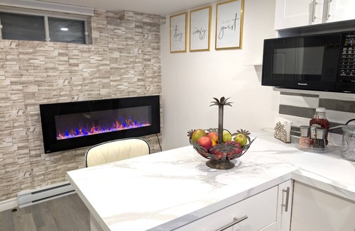 Fabreville Condo | Stylish & Modern Condo - FREE Parking & EV Charger