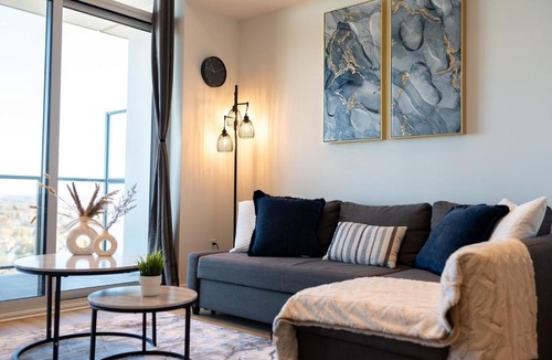Kitchener Apartment | Stylish Open Concept Suite in Central KW