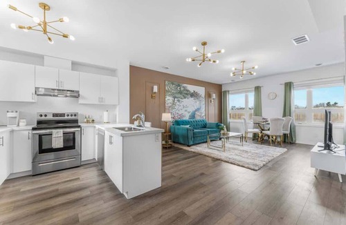 Niagara Falls Apartment | Stylish Penthouse | Rooftop & Parking Included